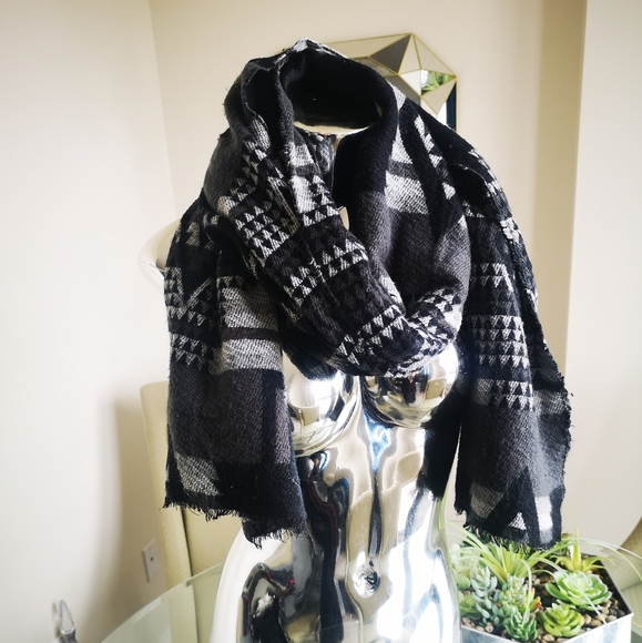 🧣 3 For 1 Scarves 🧣 - Picture 3 of 8